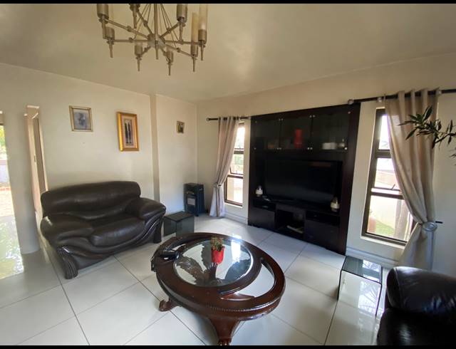 4 BEDROOM FREEHOLD FOR SALE IN GLEN ERASMIA